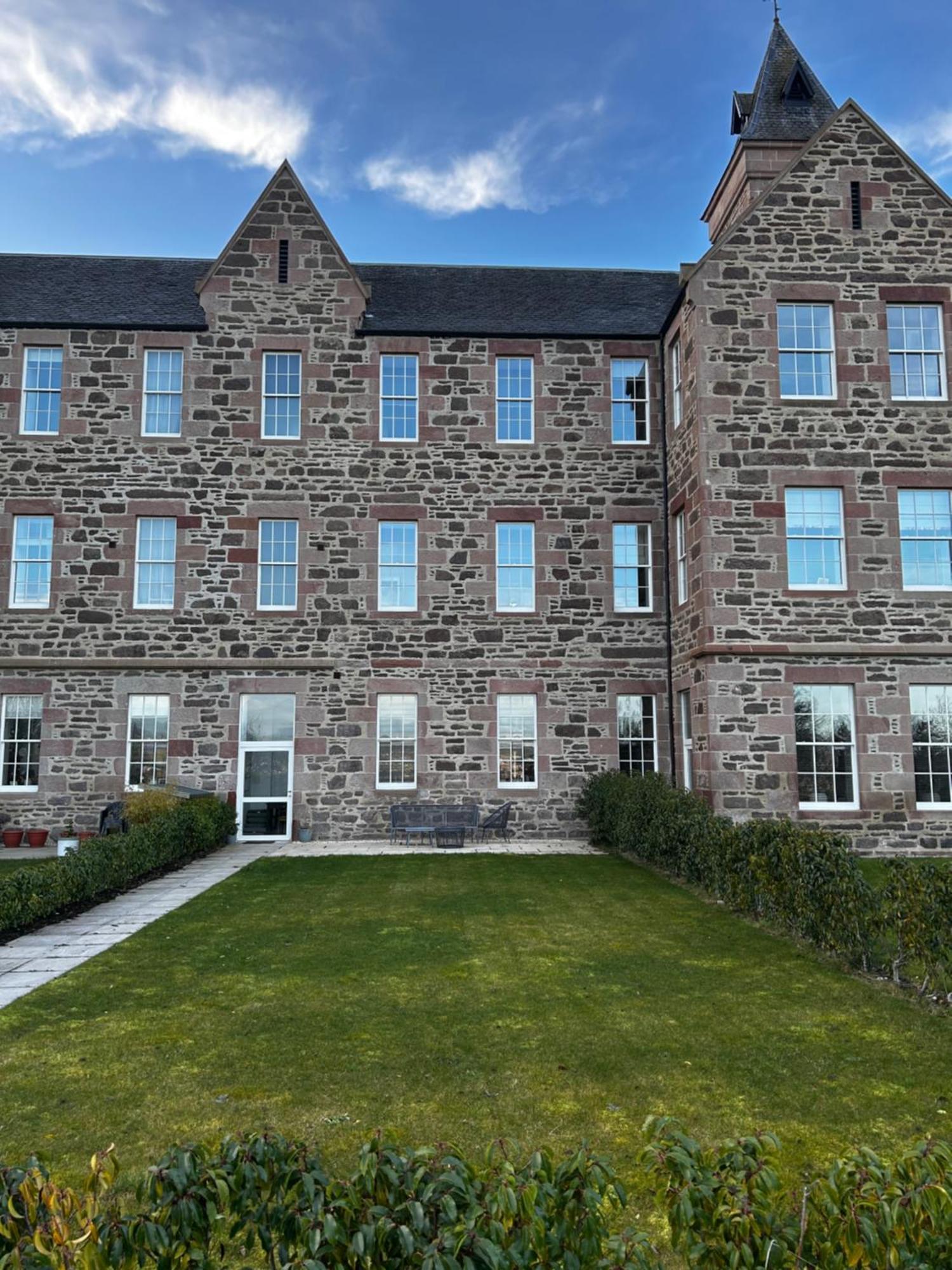 Inverness Great Glen Town House, 5 Minute Drive From Town Centre Exterior photo